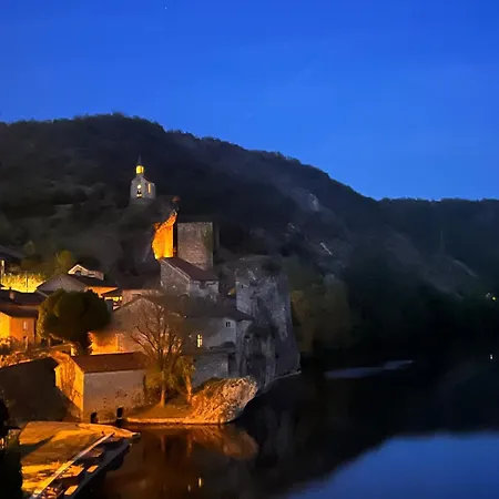 Maison Laroque & *